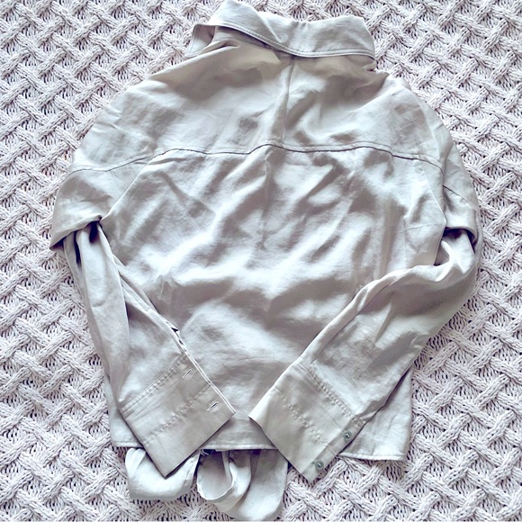 Broadcast Shirt with Long Waist Wrap - Picture 3 of 3